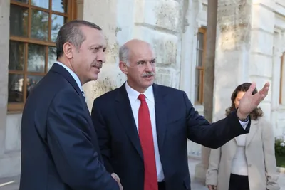 Tweet Partie polityczne i wojsko w Turcji 