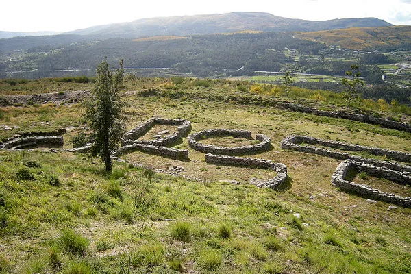 Portugalia | Zarysy okrągłych domostw kultury Castro Portugalia | Zarysy okrągłych domostw kultury Castro