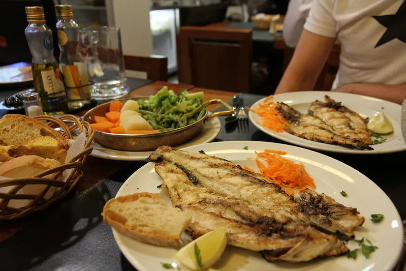 Portugalia (Lizbona) | Ceny w portugalskich restauracjach będą na pewno niższe, niż w lokalach Włoch czy Francji Portugalia (Lizbona) | Ceny w portugalskich restauracjach będą na pewno niższe, niż w lokalach Włoch czy Francji