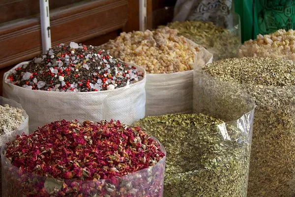 Dubaj | Stoisko z przyprawami na jednym z dubajskich targów Dubaj | Stoisko z przyprawami na jednym z dubajskich targów