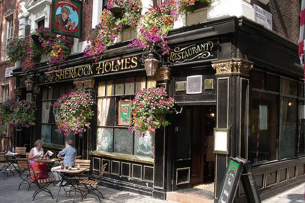 Tunezja | Restauracja na łodzi w starym porcie Bizerty