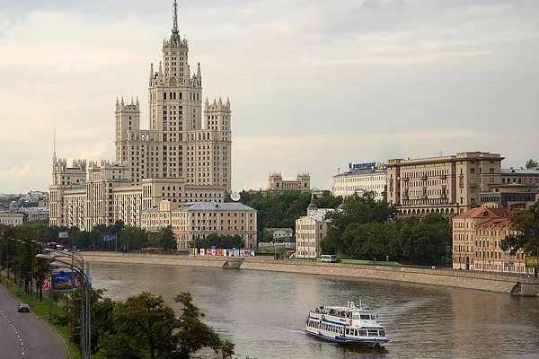 Moskwa | Widok na jedną z sióstr Stalina - Kotielniczieskaja Moskwa | Widok na jedną z sióstr Stalina - Kotielniczieskaja