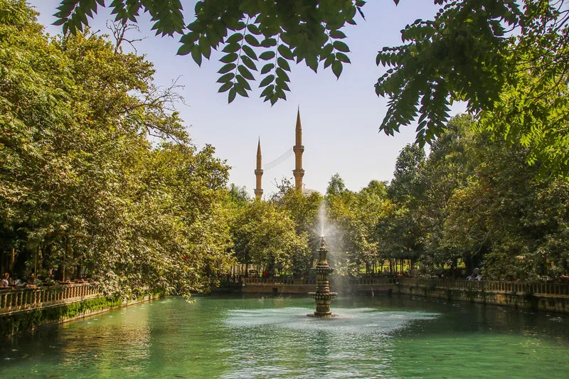 Turcja | Wieże meczetu Mevlid Halil