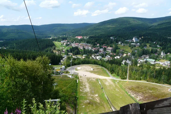 Harrachov | Widok ze schodów prowadzących na mamucią skocznię