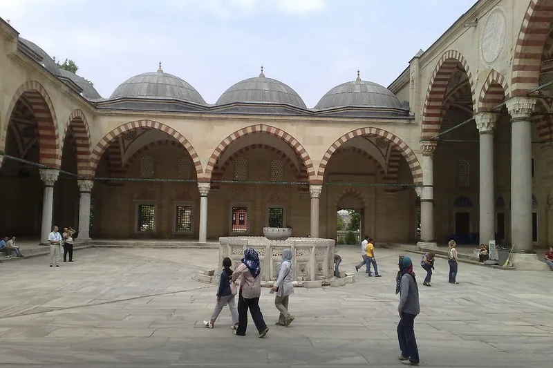 Turcja | Dziedziniec meczetu