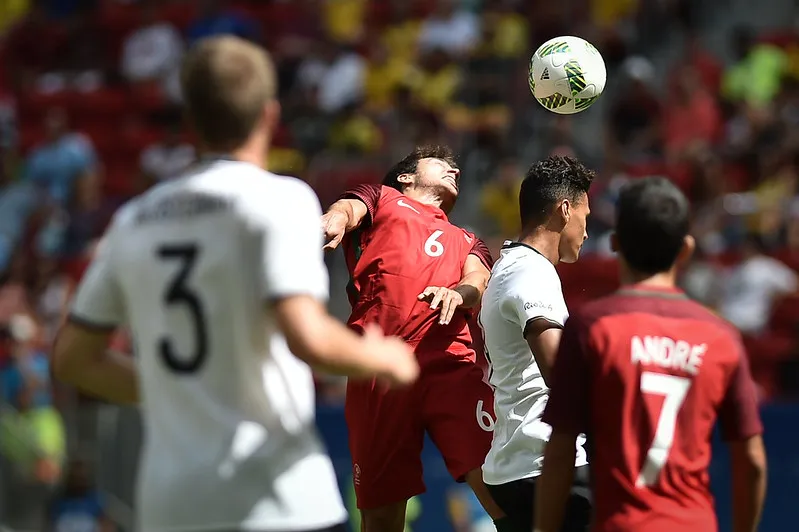 Dubaj | Tradycyjnym sportem o długiej historii są w Dubaju również wyścigi wielbłądów