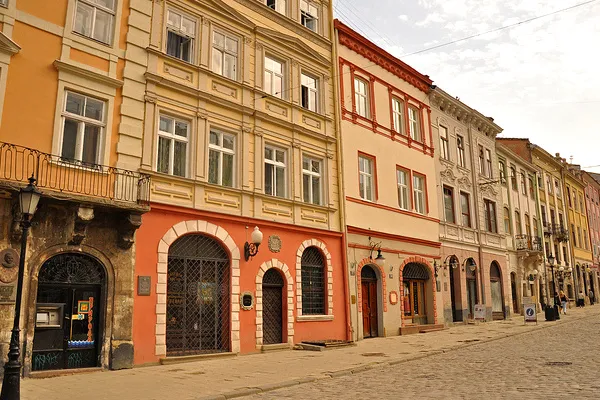 Ukraina | W 1998 roku Rynek wraz z całą starówką został wpisany na Listę Światowego Dziedzictwa Kultury UNESCO Ukraina | W 1998 roku Rynek wraz z całą starówką został wpisany na Listę Światowego Dziedzictwa Kultury UNESCO