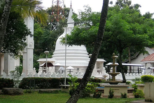 Sri Lanka | Świątynia Naga Vihara w Kotte Sri Lanka | Świątynia Naga Vihara w Kotte