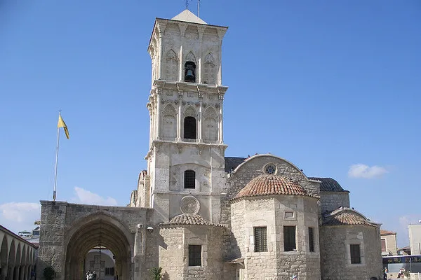 Cypr | Wchodząc do świątyni należy zakryć ramiona i kolana Cypr | Wchodząc do świątyni należy zakryć ramiona i kolana