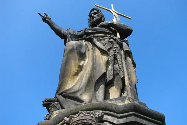 Czechy | Jedna z 30 figur świętych na Moście Karola w Pradze Czechy | Jedna z 30 figur świętych na Moście Karola w Pradze