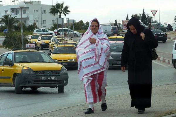 Tunezja | Żółte taksówki widoczne są niemal na każdym kroku