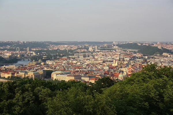 Praga | Widok na miasto ze wzgórza Petřín Praga | Widok na miasto ze wzgórza Petřín