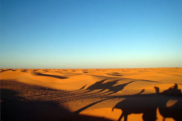 Tunezja | Wiosna i jesień to świetny czas, by wybrać się na tunezyjską pustynię Tunezja | Wiosna i jesień to świetny czas, by wybrać się na tunezyjską pustynię