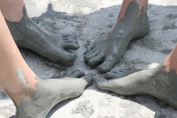 Wesele na Ukrainie | Jednym z niezwykle ciekawych i zabawnych obyczajów weselnych są tzw. „czoboty” Wesele na Ukrainie | Jednym z niezwykle ciekawych i zabawnych obyczajów weselnych są tzw. „czoboty”