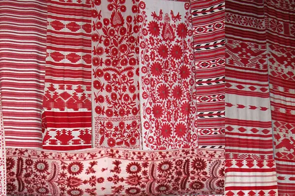 Ukraina | Haft jest jedną z głównych gałęzi ukraińskiej sztuki tradycyjnej