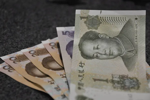 Chiny | W obiegu występuje sześć nominałów banknotów: 1, 5, 10, 20, 50 oraz 100 yuanów Chiny | W obiegu występuje sześć nominałów banknotów: 1, 5, 10, 20, 50 oraz 100 yuanów