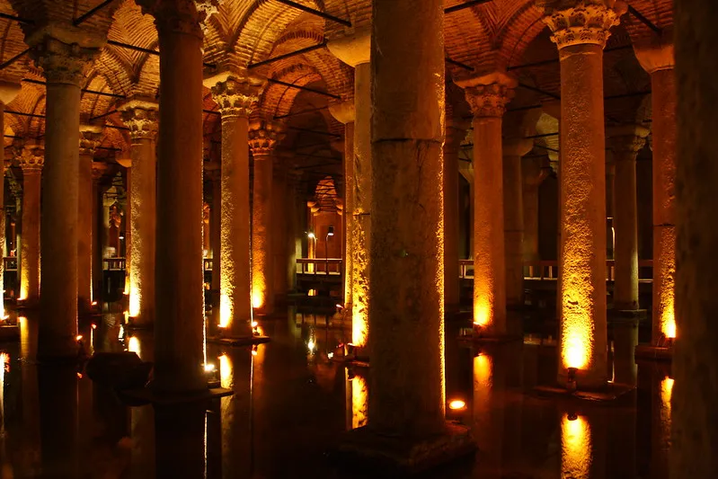 Cysterna Bazyliki jest największą z kilkuset starożytnych cystern Turcja | Cysterna Bazyliki jest największą z kilkuset starożytnych cystern