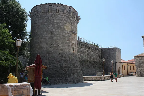 Chorwacja | Okrągła wieża na zamku w Krk Chorwacja | Okrągła wieża na zamku w Krk