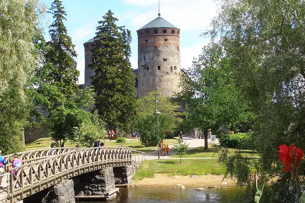Finlandia | Zamek Olavinlinna w mieście Savonlinna