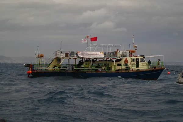 Cypr | Do wraku Zenobii można w kilka minut dostać się łodzią z Larnaki Cypr | Do wraku Zenobii można w kilka minut dostać się łodzią z Larnaki